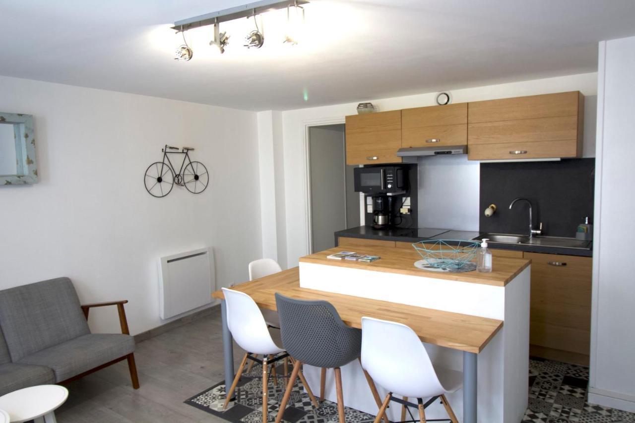 Cosy Apartment In The Center Of La Flotte Bagian luar foto