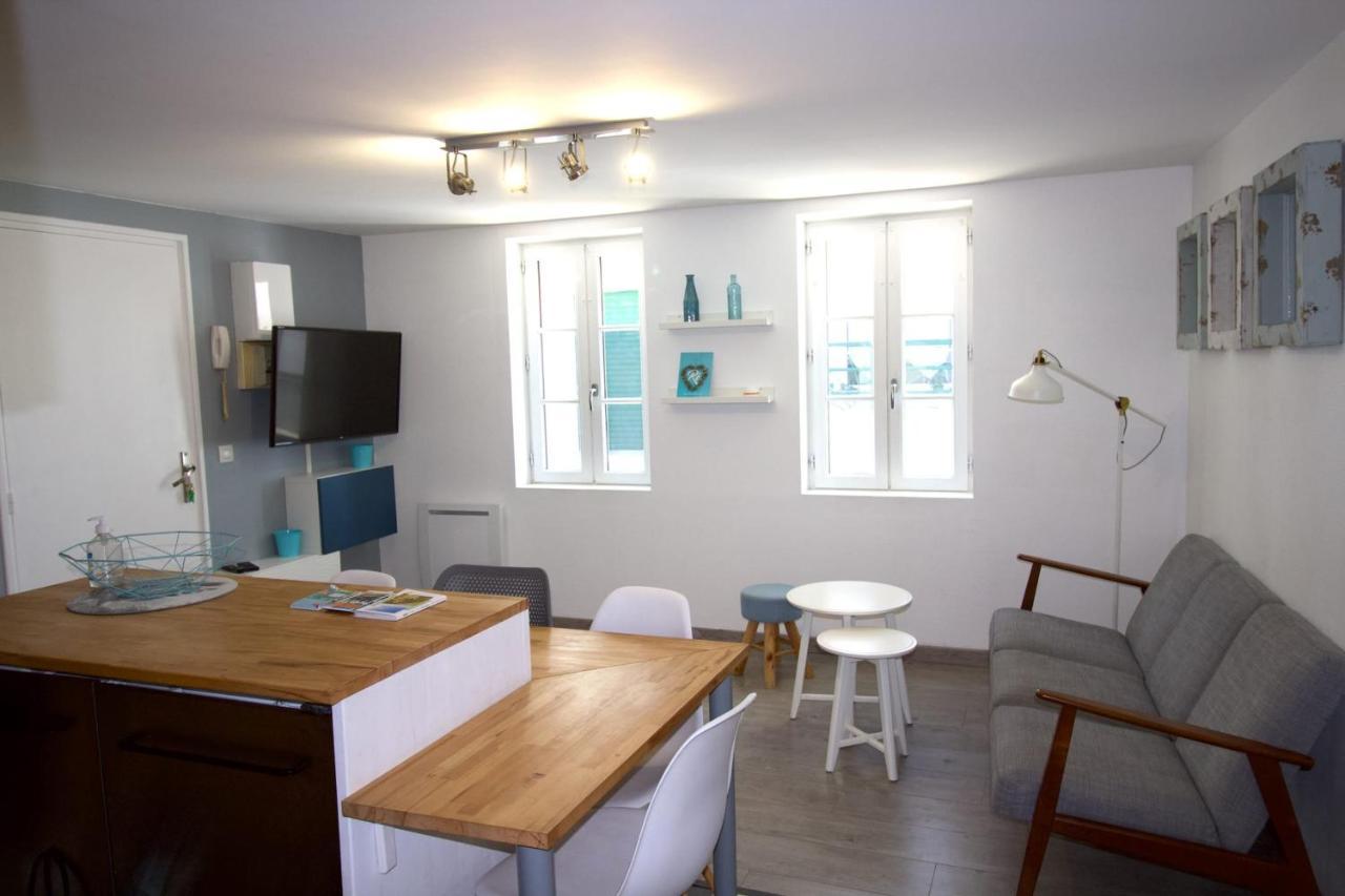Cosy Apartment In The Center Of La Flotte Bagian luar foto