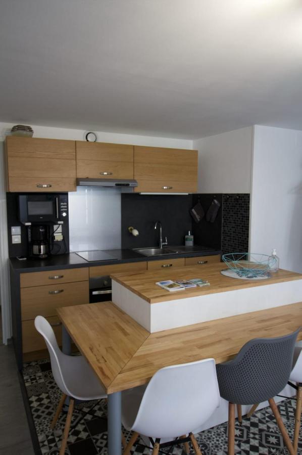 Cosy Apartment In The Center Of La Flotte Bagian luar foto