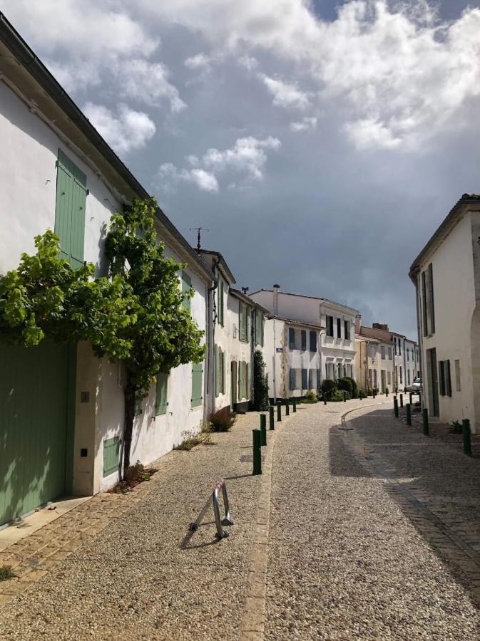 Cosy Apartment In The Center Of La Flotte Bagian luar foto